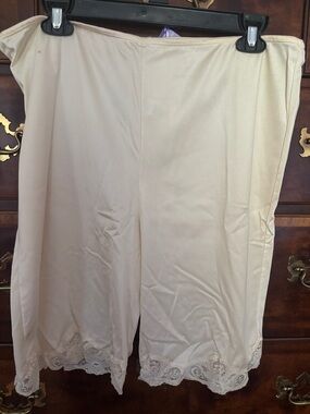 Vintage Cream Lace-Hem Slip Shorts